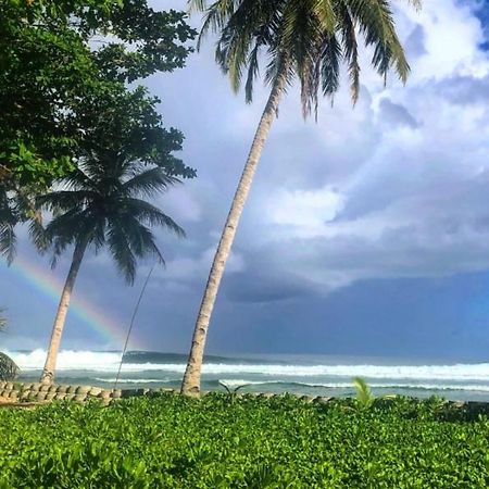 Southern Mentawai Outpost Hotel Sibigau Island Buitenkant foto
